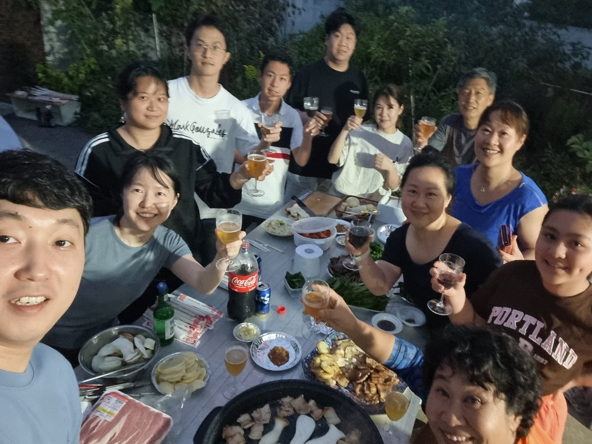 twsmmix's tweet photo. My family gathered after a long time.. Some of them are from Australia.  It's been a while since I met my family https://t.co/1BWt31qaUd