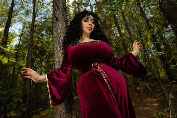 Mother Gothel knows best 😌💆🏼&zwj;♀️🖤 https://t.co/7LVBaOwGrB