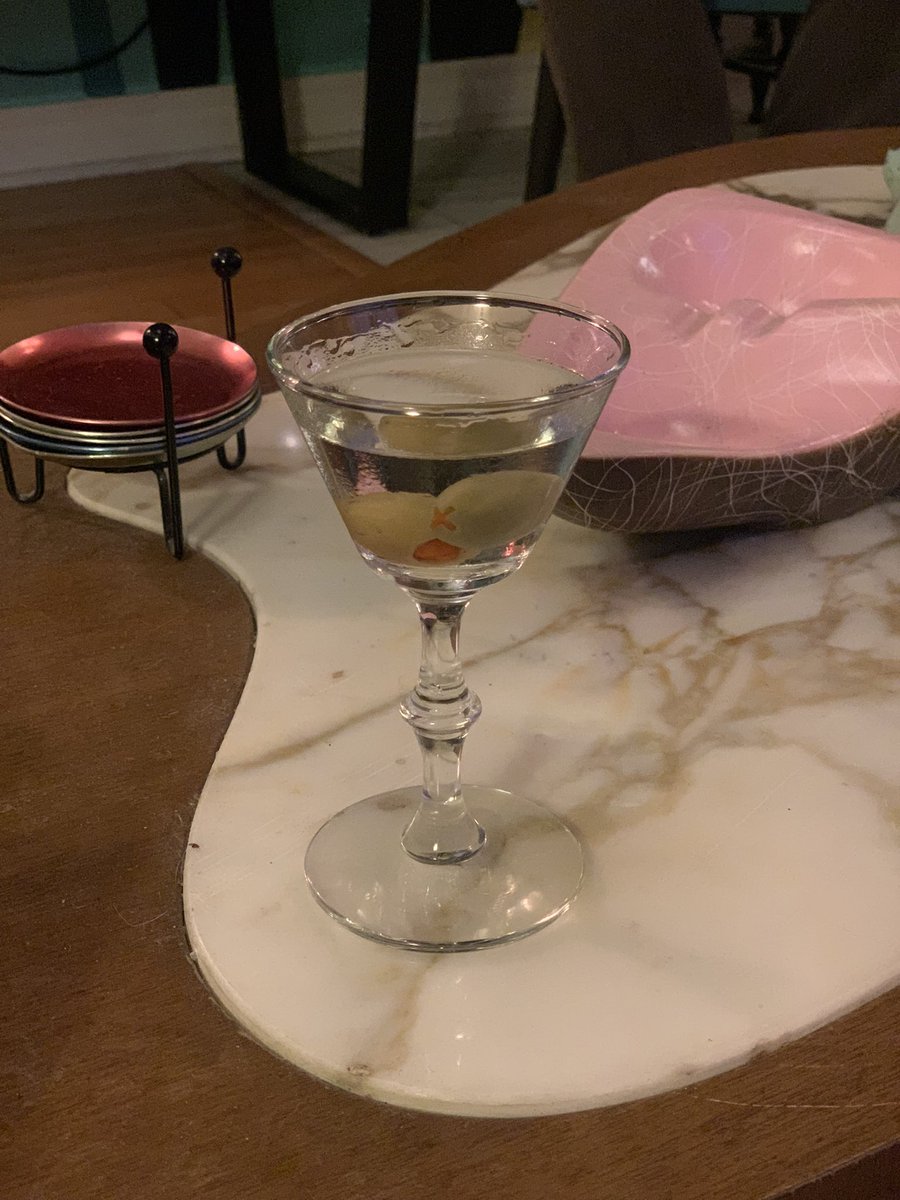 Enjoying a #classicmartini in a 1960s cocktail glass. No big birdbaths for us tonight!
#classiccocktail #mcmbarware