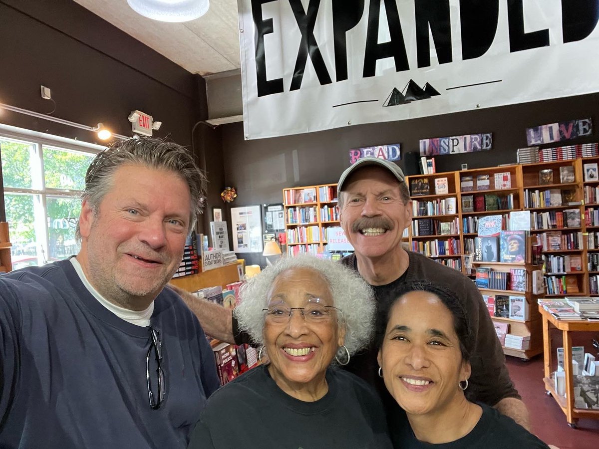 Source Booksellers tweet media