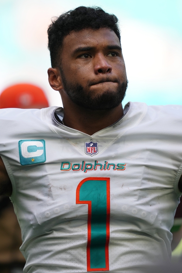 Dolphin_Nation's tweet photo. Hot take: The Dolphins are 5-0 if Tua never gets injured https://t.co/ApsF1Ms0GA