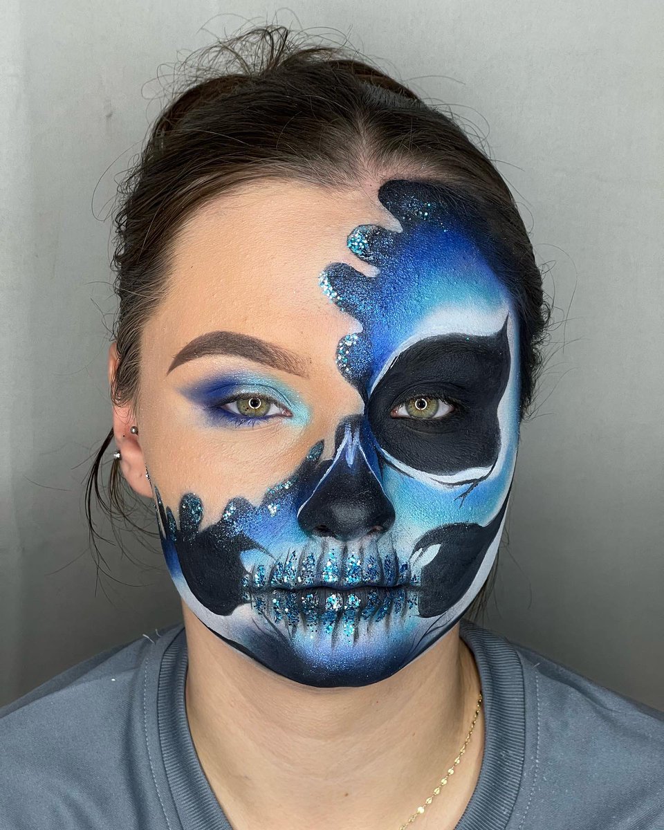 nick34625903's tweet photo. First Halloween makeup of 2022💙 https://t.co/wH8si4AbVW