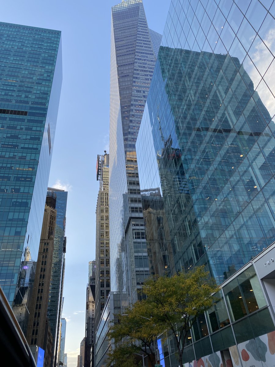 SaraMcKeeFRSA's tweet photo. Diving straight into NYC after 7-hours of blissful peace in the air with a great book by Sarah Hall. And who knew the VP Kamala Harris was coming to town too. Oh for my own motorcade!
#Traveller #LifeinFullColour #NYC https://t.co/AvldkngWla