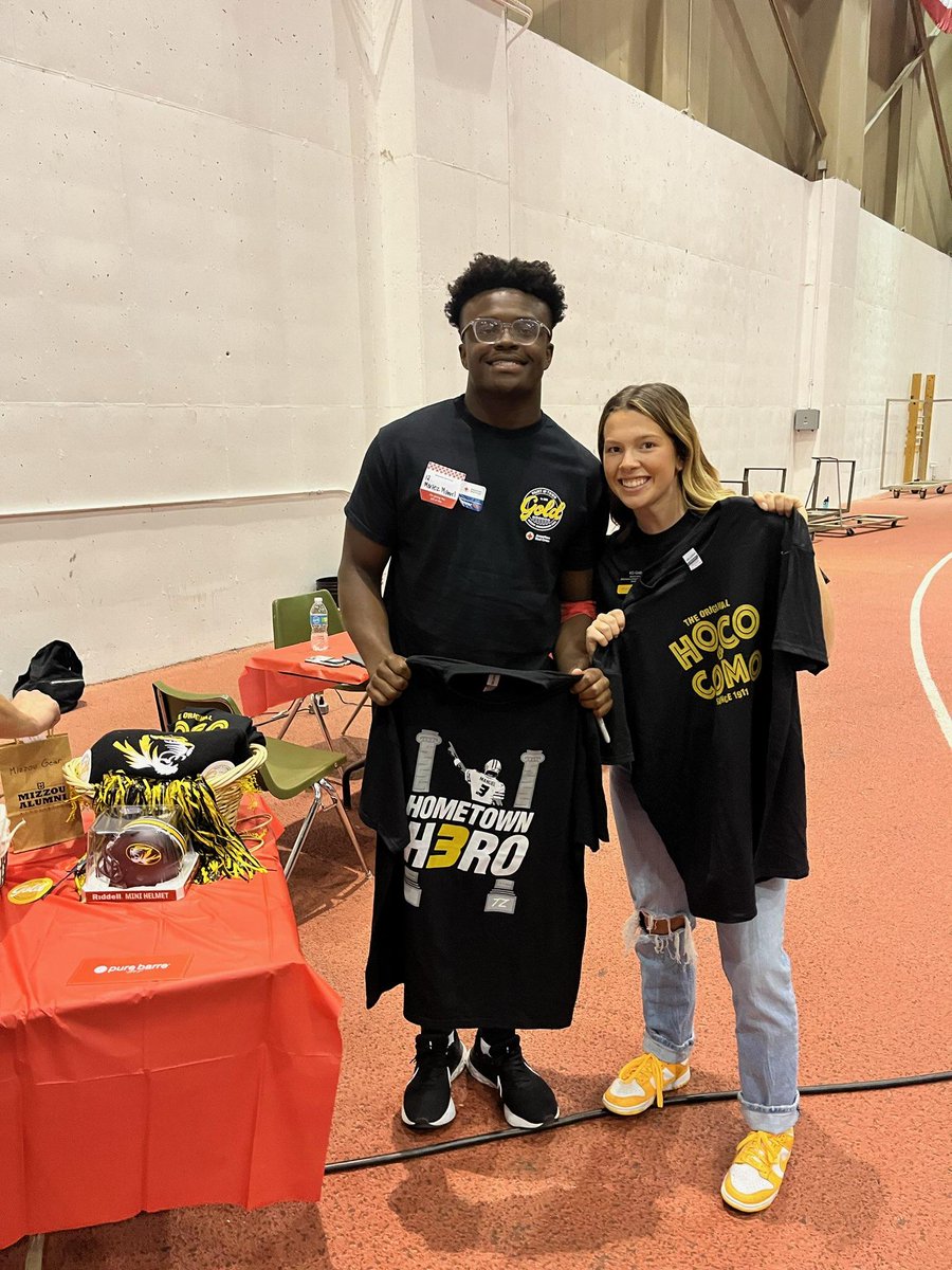 Shout out to our boy <a href="/martezmanuel13/">Tezo</a> - give some Blood and win some Merch 🐯 💪🏾