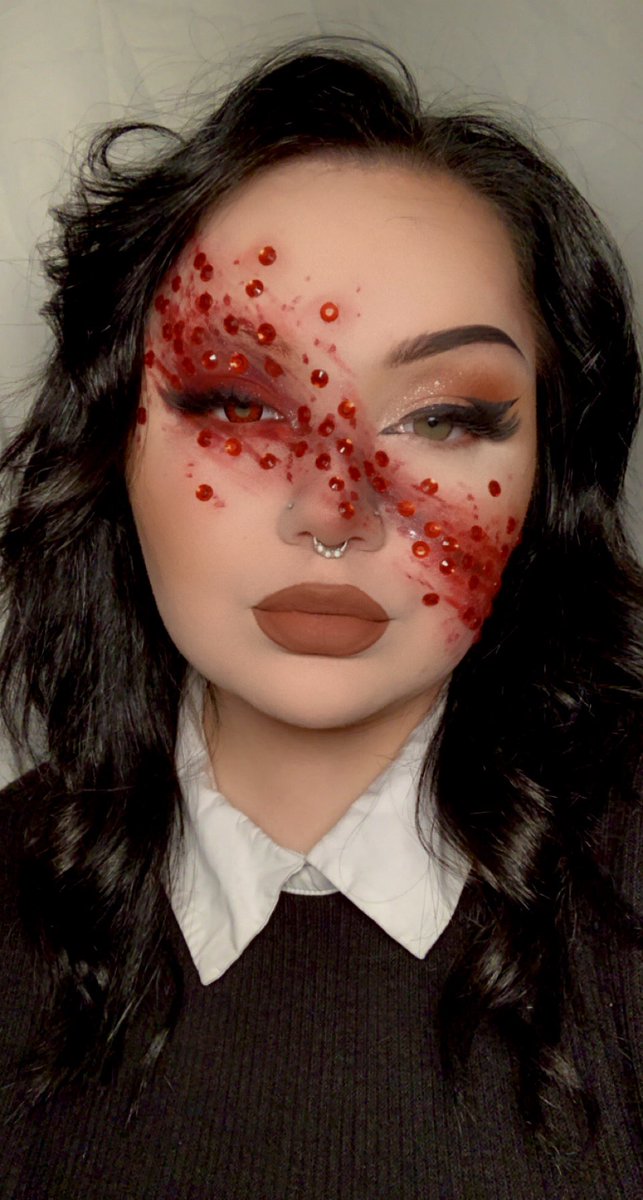 thealienellie's tweet photo. out for blood 🩸🤍 // #mua #halloween #horror #artist #makeupartist https://t.co/iHN4s3iJJK