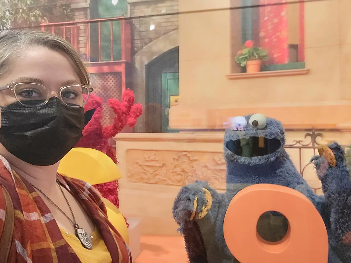 I wanna know why <a href="/altonbrown/">Alton Brown</a> doesn'thave a sock puppet display in the <a href="/CtrPuppetryArts/">Center for Puppetry Arts</a> 🥺