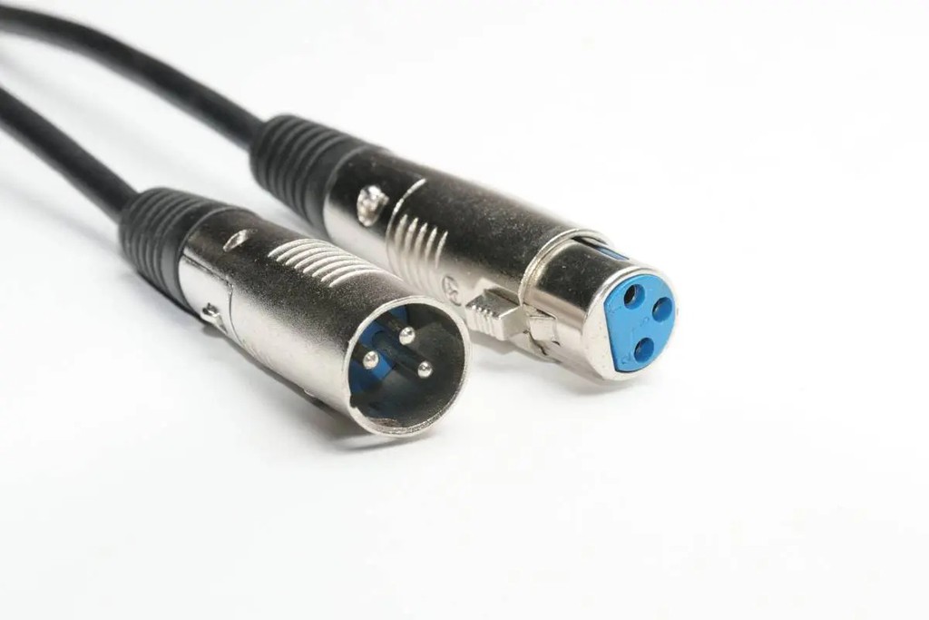Juan_Louder's tweet image. 7-Pin XLR: 7-pin XLR connectors are the other type of XLR cable found in a professional audio setup.

Read the full article: Why Do XLR Cables Have 3 Pins? The Facts Explained
▸ lttr.ai/1kgp

#ProfessionalAudioSetups #ExtendedLineReturn #FemaleConnector—