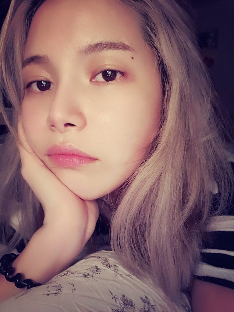 ValentinesVial's tweet photo. Im bored, like for a dm! https://t.co/jB96h3G8B5