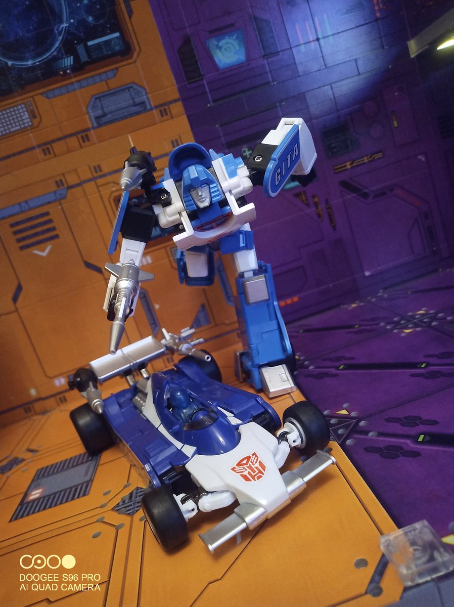 Kureigu8's tweet photo. 2/3 Mirage. Bot mode TE-03 Speed Star. Alt mode MMC Sphinx. #Transformers #Masterpiece #TransformElement #SpeedStar #MasterMindCreation #MMC #Sphinx #G1 #Mirage https://t.co/BXrlD6zhdl