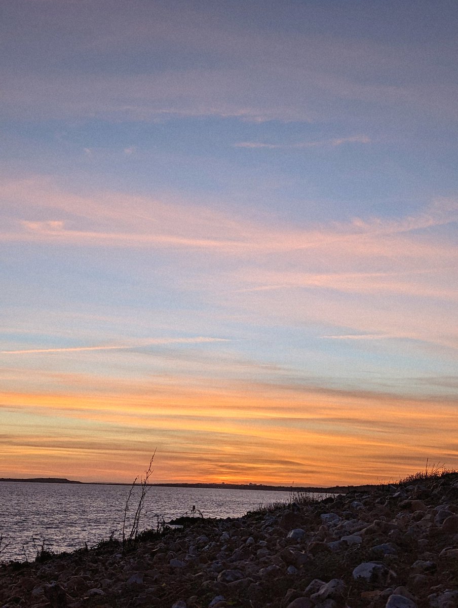 BenJieStills's tweet photo. "We shook our bodies and we started to scream and I asked you again tell me when we grow up do we ever go home? You said home becomes the highway."
Song: Vegas
By Big Thief
1/2
#sunsetlover #lyricscaption #bigthief #sunsetlover #sunsetcore #dreamyevenings #stayinthemoment https://t.co/sNJDU3qudD