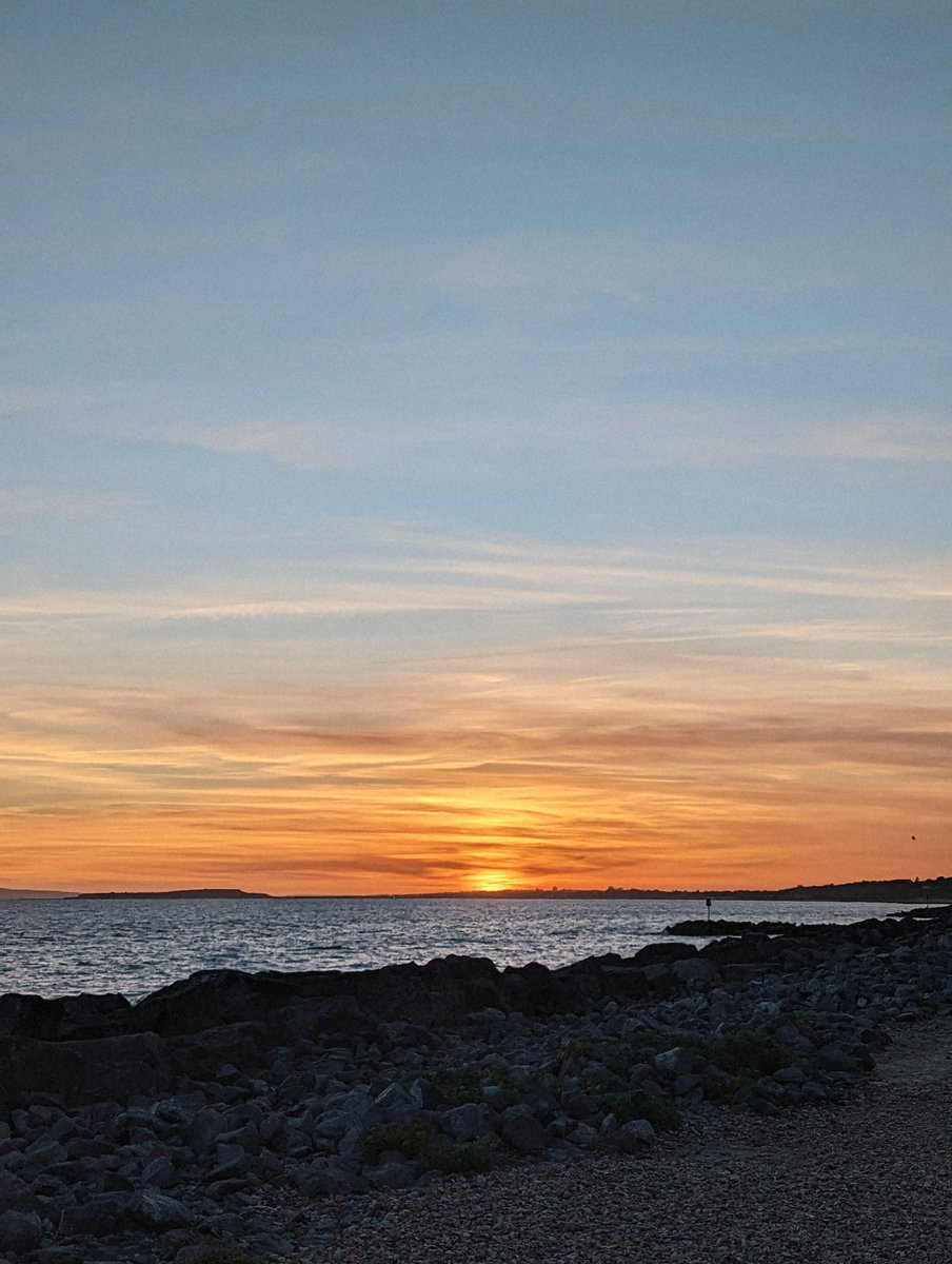 BenJieStills's tweet photo. "We shook our bodies and we started to scream and I asked you again tell me when we grow up do we ever go home? You said home becomes the highway."
Song: Vegas
By Big Thief
1/2
#sunsetlover #lyricscaption #bigthief #sunsetlover #sunsetcore #dreamyevenings #stayinthemoment https://t.co/sNJDU3qudD