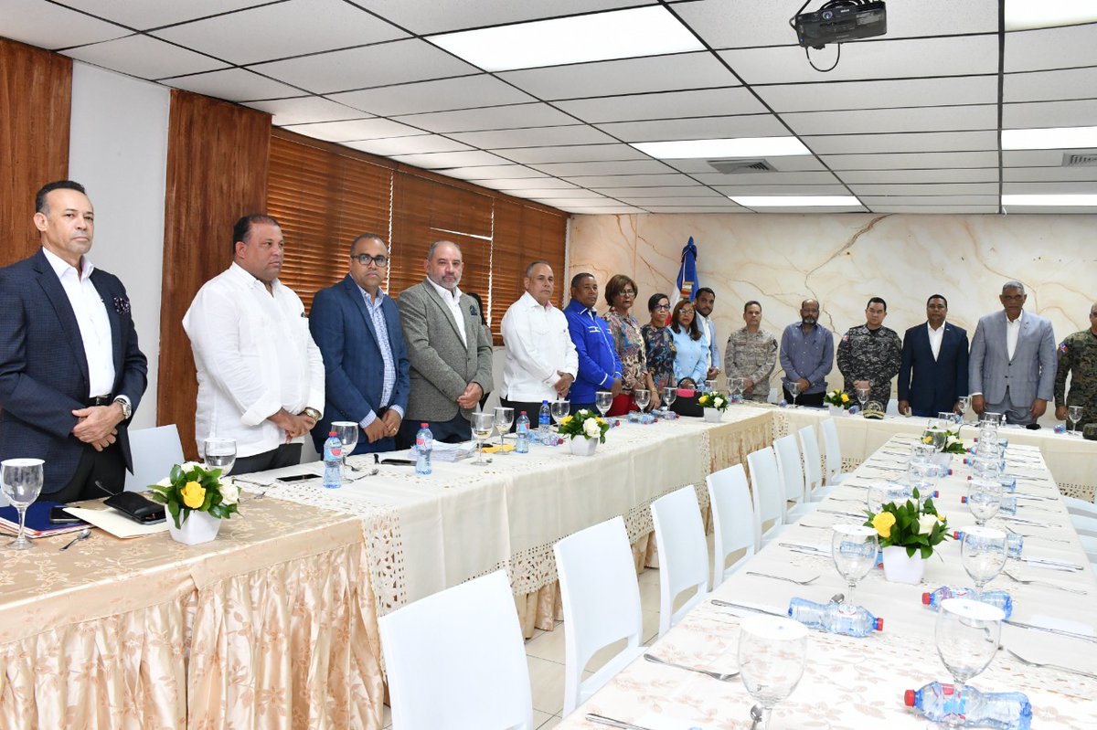 chuvasquez's tweet photo. En sede @MinInteriorRD se realizó hoy fructífera reunión de trabajo con autoridades provinciales fronterizas para aplicación medidas control territorial, contando con la activa participación  de @LigaMunicipalRD @fedomurd @EjercitoNacRD,@DGMRD @PoliciaRD,@CESFRONTRD y @aduanard https://t.co/tDtxaCVIHv
