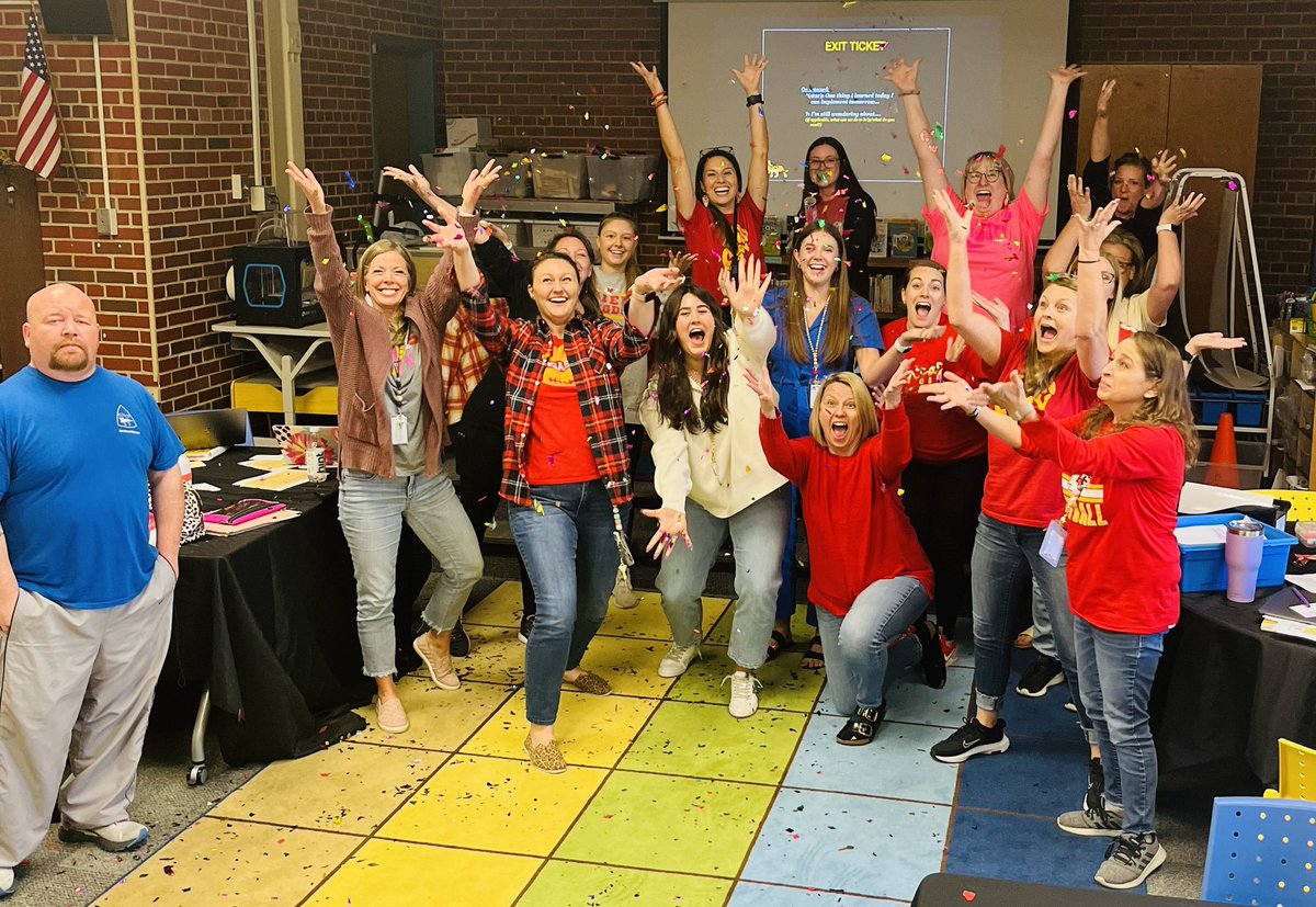 margehelwig's tweet image. @LakewoodNKC , part of school improvement planning today included celebrating growth (from fall 2021 to fall 2022). Proud of the hard work of our team and continued celebrations to come! #praisetheprocess #growthroughwhatyougothrough #bloomwhereyoureplanted #learningatTheLake