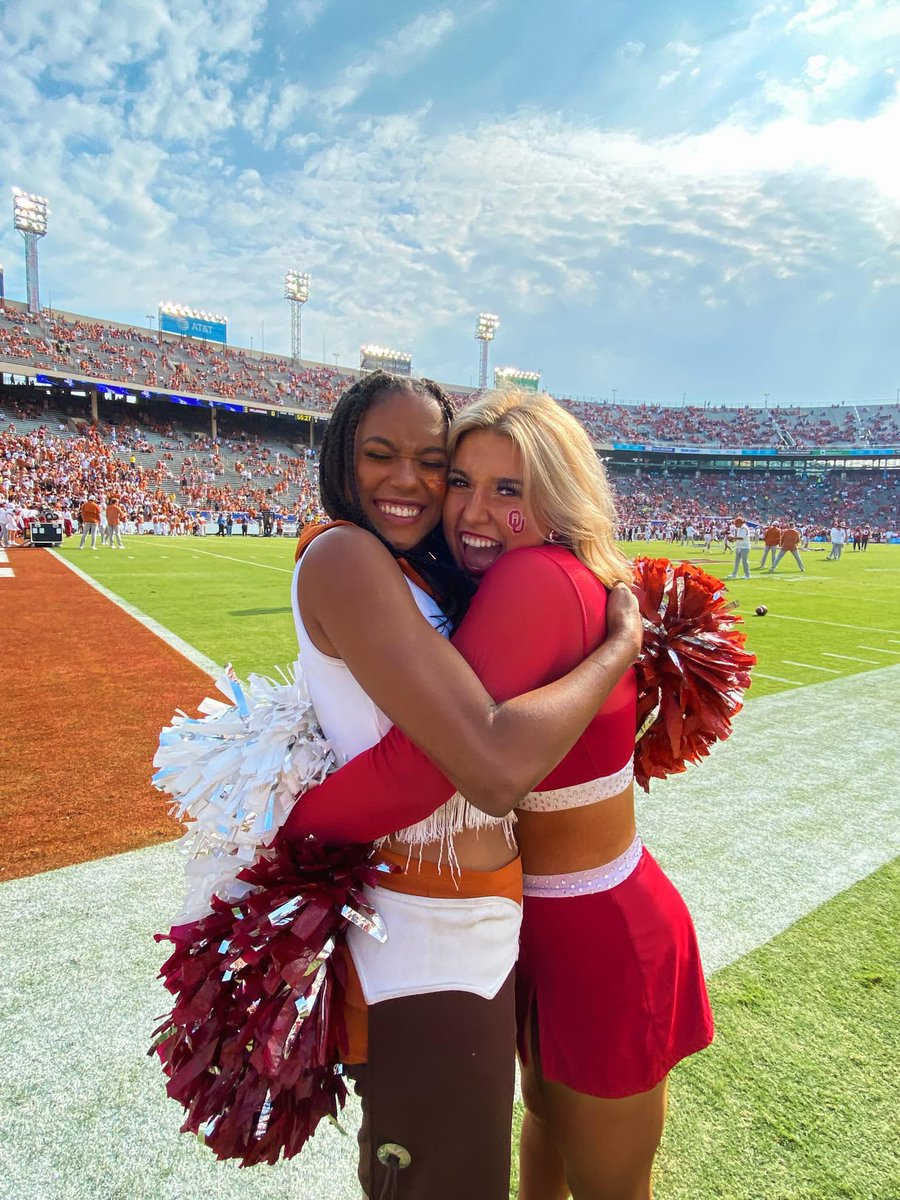 These two former Silver Wings Captains got to share the field this weekend! Texas Pom and OU Pom are blessed to have these ladies. We love our amazing Silver Wings community! Once a Wing, Always a Wing!
