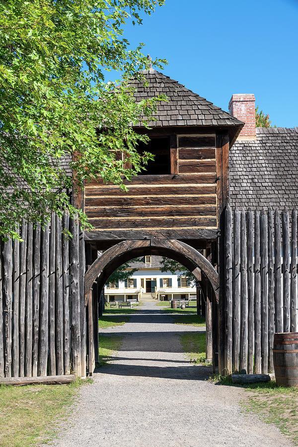 #FortWilliam, formerly a #FurTradingPost and now a national #historic site of #Canada, is seen on a bright sunny day in #ThunderBay, #Ontario.

john-twynam.pixels.com/featured/fort-…

#BuyIntoArt #PrintsForSale #OnlineShopping #ShopEarly #FallForArt #History #Historic #DiscoverON