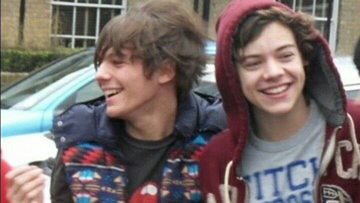 ochentera7w7's tweet photo. au larri fetus (RESUBIDO)
donde anne tiene que viajar por temas de trabajo y deja a sus hijos en casa de una amiga.
o
donde harry se entera que se quedará unos meses en la casa del chico que le gusta y que además comparten habitación. https://t.co/ydfWFkWj6j