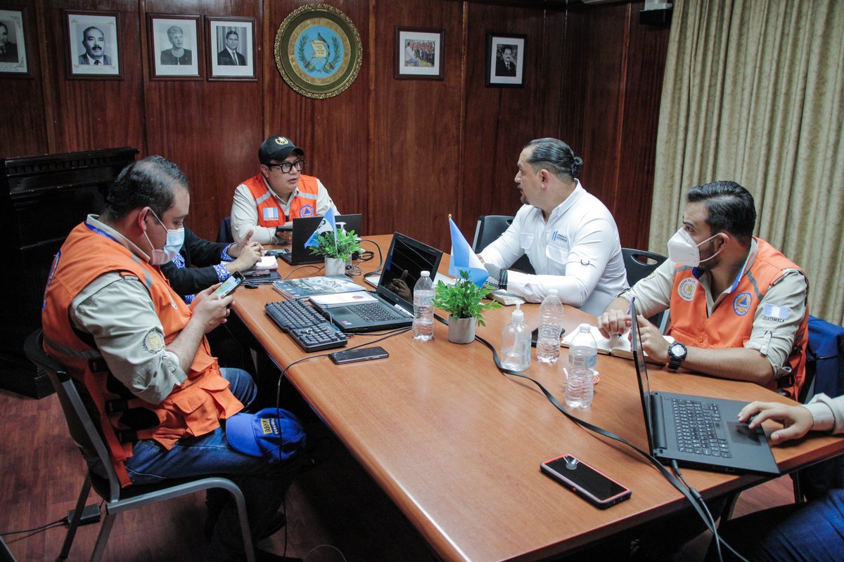 gobernaciongt's tweet photo. El gobernador departamental, @jgramajoescobar participó en la reunión de actualización del paso de la tormenta tropical Julia.
#Emergencia #TormentaJulia https://t.co/qri9VBI9DC