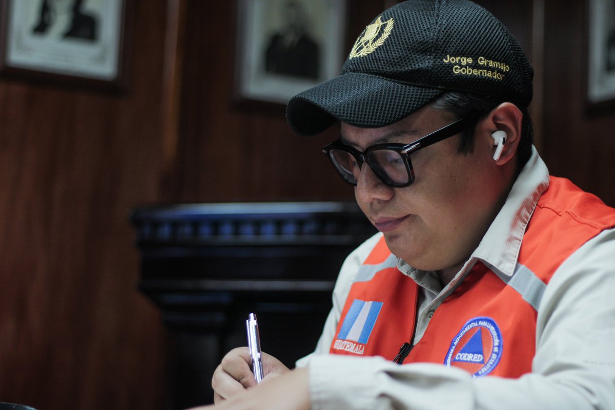 gobernaciongt's tweet photo. El gobernador departamental, @jgramajoescobar participó en la reunión de actualización del paso de la tormenta tropical Julia.
#Emergencia #TormentaJulia https://t.co/qri9VBI9DC