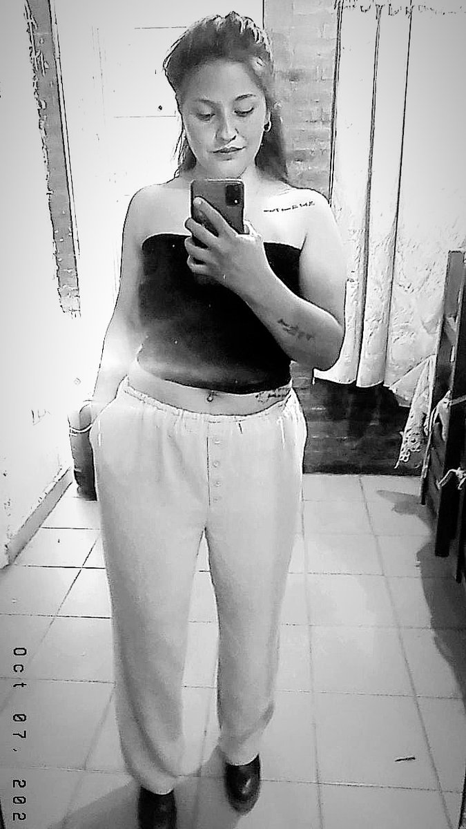 pecadora94's tweet photo. Revistabang #buenasnoches #buenlunes https://t.co/2kdFKw1N0R