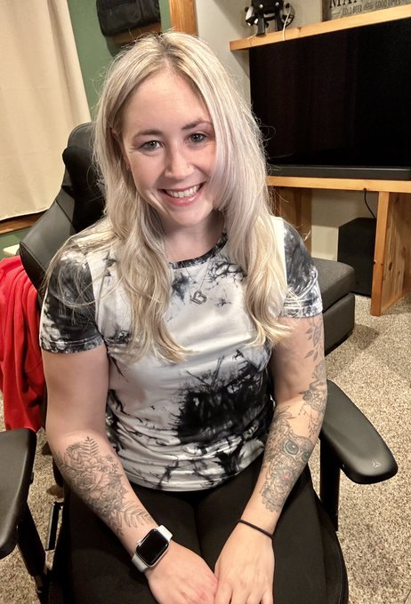 We Live Baby🤪🤪🤪 Come hangout 😊  https://t.co/0mqzhpKDED https://t.co/JjuRJbgs28