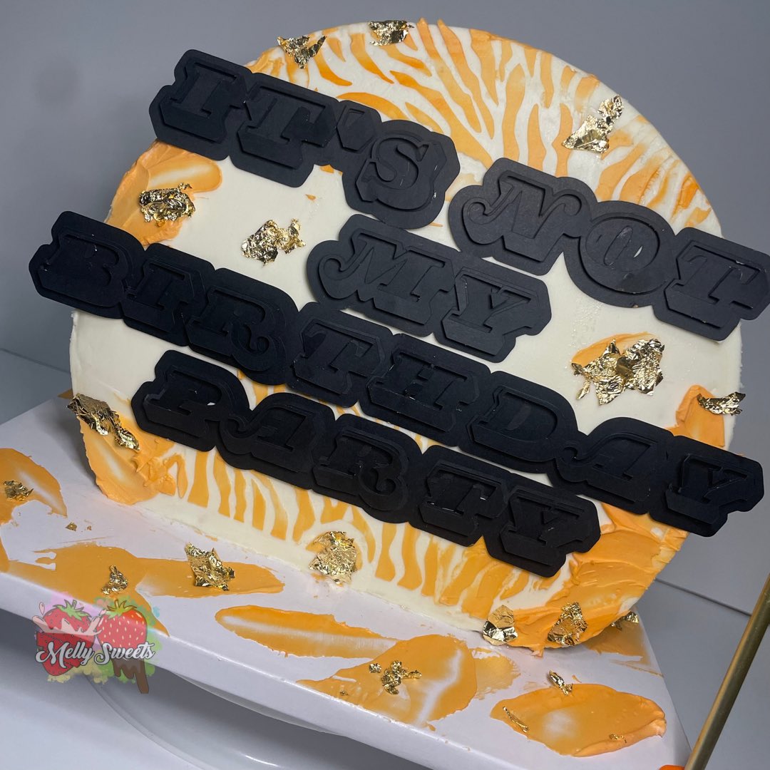 melly4sweets's tweet photo. “It’s Not My Birthday Party” 🥳

Topper: Junkd Essentials 

#MellySweets #birthdaygirl  #itsnotmybirthdayparty #birthdaycake #strawberrycake #blackownedbusiness #daytonohbakers #smallbusinessowner https://t.co/OdQ9SAIaeN