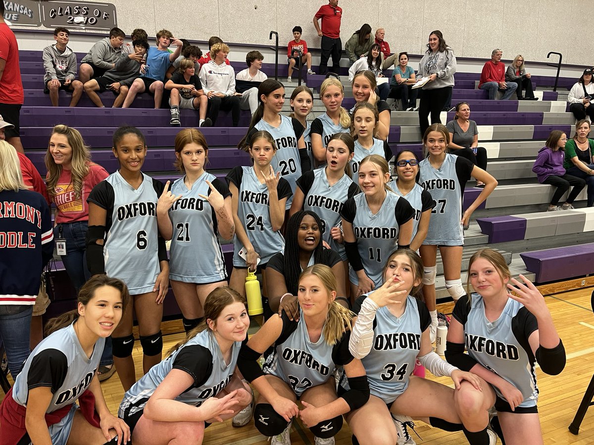 OMSKnights's tweet photo. We love the volleyball feeder game… Future Husky Night!  Thanks to students and former Knight volleyball players @skies_vb  for cheering us on 💙. https://t.co/RAPuBldFkd