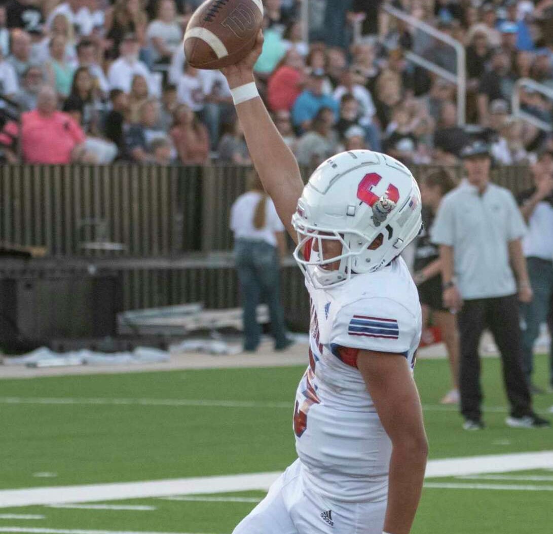 AREA PLAYER OF THE WEEK: Young QB Cox leads Coahoma to win in district opener mrt.com/sports/highsch… via <a href="/mwtnews/">Midland Reporter-Telegram</a>