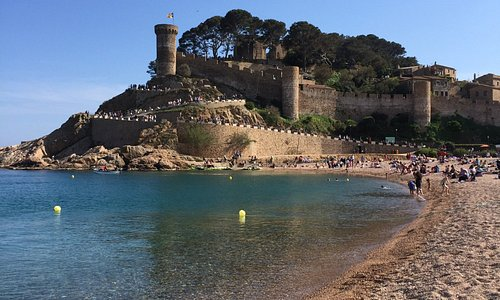 hildamayta2016's tweet photo. Cornelianum: Tossa de Mar. Cuando mi prima Irma Matos, estaba con nosotros nos convencía para ir a Tossa, solíamos ir unas 15 personas en verano a disfrutar. Ya hace 4 años que no voy, pero iré con mi familia aunque sea una tarde a tomar el té:)https://t.co/7S9DKQSGt2 https://t.co/fShumUnVly