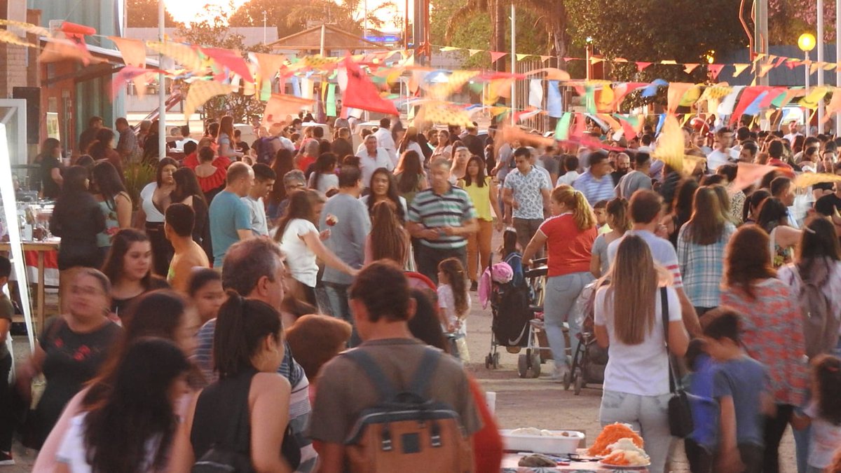 MuniRioPrimero's tweet photo. FELICES PATRONALES VIVIDAS. 

Vivimos unas patronales maravillosas, por gestiones de la intendenta Cristina Cravero se puso en valor el museo rural regional, donde la escuela  municipal cultural de folclore nos deleitó con su baile. https://t.co/VwrClxgLiJ