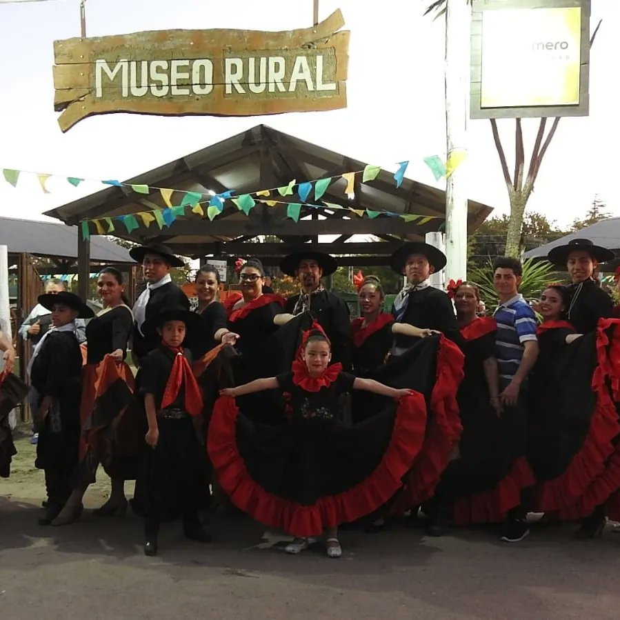 MuniRioPrimero's tweet photo. FELICES PATRONALES VIVIDAS. 

Vivimos unas patronales maravillosas, por gestiones de la intendenta Cristina Cravero se puso en valor el museo rural regional, donde la escuela  municipal cultural de folclore nos deleitó con su baile. https://t.co/VwrClxgLiJ
