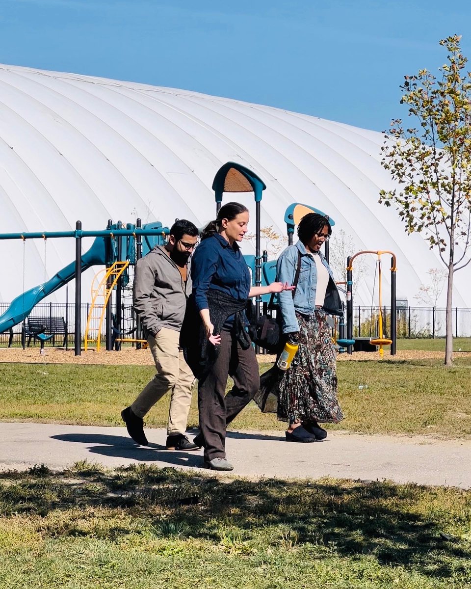 DetroitParksRec's tweet photo. Today for #NationalWalktoYourParkDay our park planners and developers took a walk to Tolan Park and had lunch🤩 Thank you to this team for making our #DetroitParks look beautiful😍
https://t.co/9WR8AA2ucf 😊
#ParksintheD 🏞 https://t.co/PuPnrKN5VI