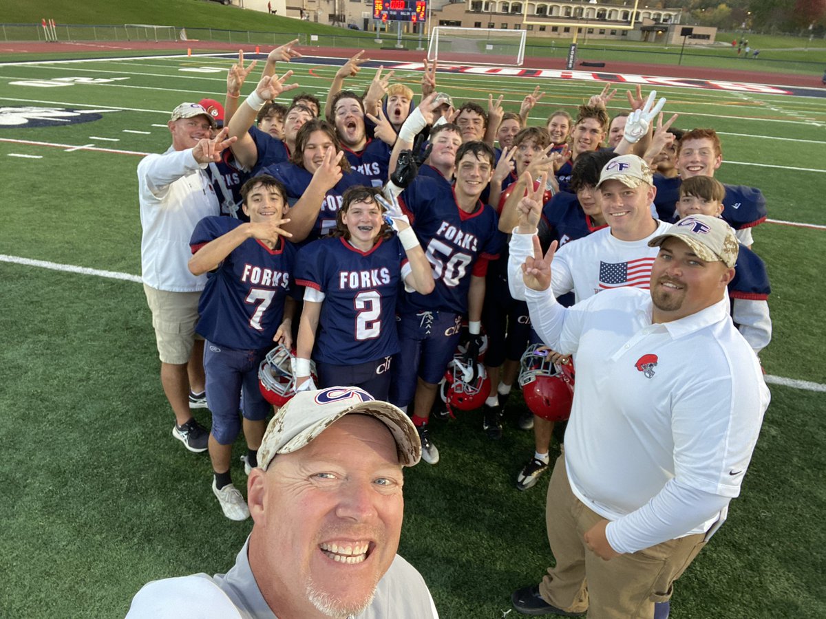 PDiii's tweet photo. Got the win today.  Throwing up the V in support for one of our own.  Forks Family.  @tpgoblue @cspence14 @mikecurtis39 @ForksAthletics https://t.co/50dadTlxar