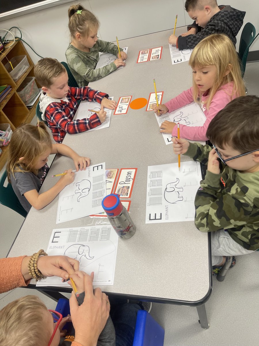 llalyssashea's tweet photo. These kiddos have been working hard learning their letters!! 🌽 @wwamiley5 @Lowe_Crew5 #mshardingsclass #lilzeps #littlezepspreschool #gozeps https://t.co/K79Ra1Pnun