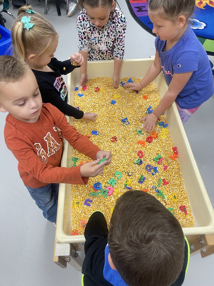 llalyssashea's tweet photo. These kiddos have been working hard learning their letters!! 🌽 @wwamiley5 @Lowe_Crew5 #mshardingsclass #lilzeps #littlezepspreschool #gozeps https://t.co/K79Ra1Pnun