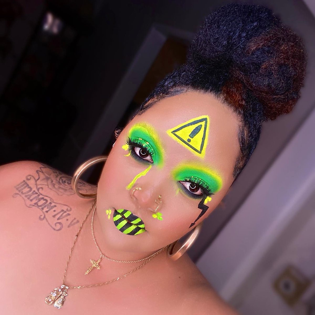 muastephenny's tweet photo. ⚠️ She’s toxic 🤭🧪

@thecrayoncase @WuzzamSupa  
• “Presidential ” Matte Lippie
• Big Box of 64
• Lashes from the Pink Pack
• Blush Binder
#spookycutie https://t.co/t5nNXErt7R
