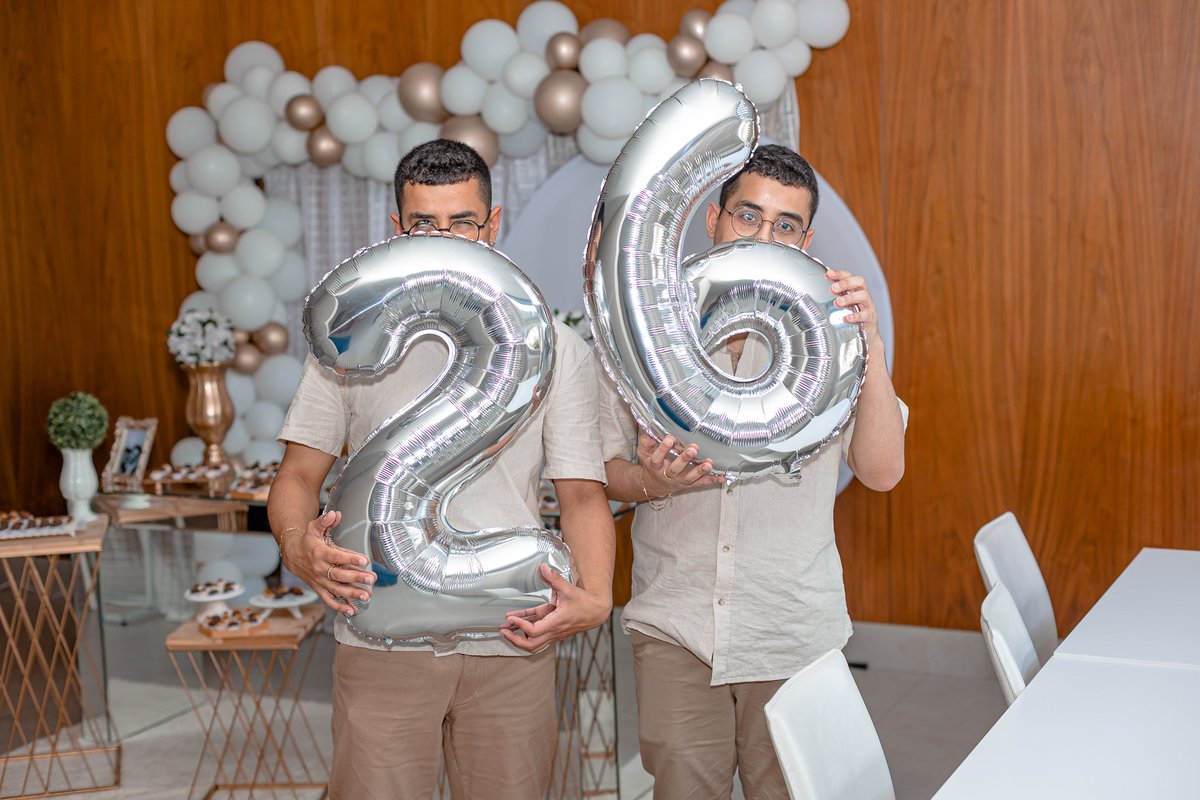 danclaudinob's tweet photo. Fazer 26 anos ao seu lado é o meu maior presente da vida! ✨ https://t.co/40aiYm2ItY
