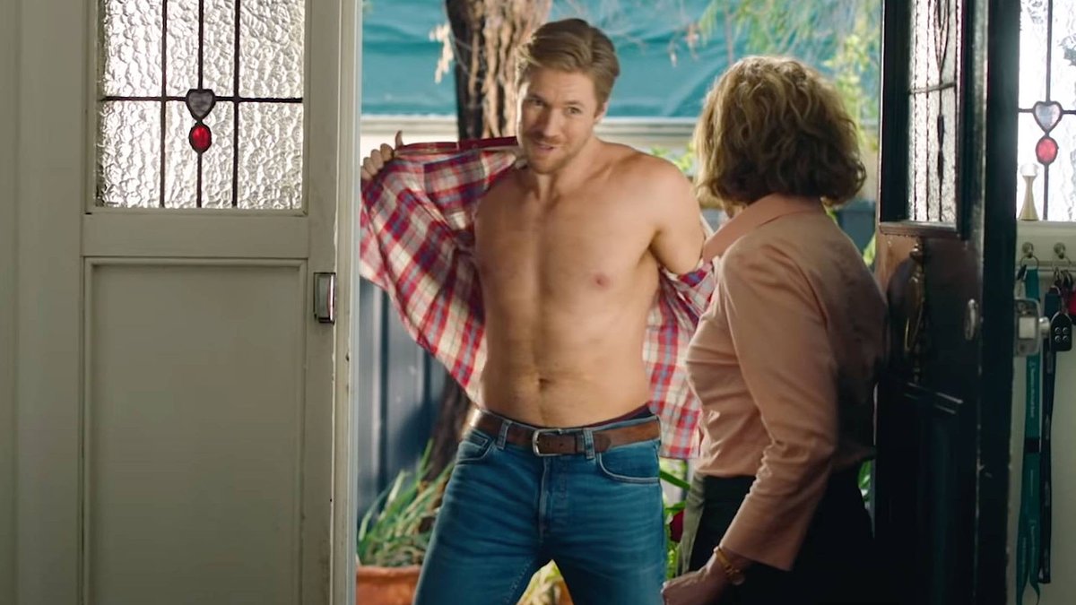 Gzebra5's tweet photo. #HowToPleaseAWoman tells the story of middle-aged women who discover their sensual lives by having a handsome man clean up their house. There are interesting themes in the film that are not often https://t.co/v4iSKcRjMA