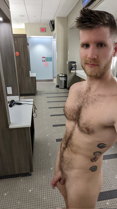 Late night at the gym ? #gays #gaycock #gayexhib #teamexhib #gayhairy #gayotter #gaypublic https://t