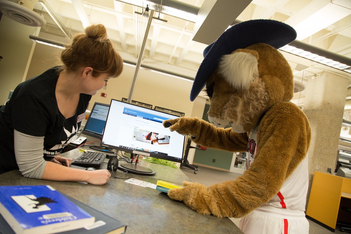 uazlibraries's tweet photo. Bring any (and all) of your writing for Drop-in Reference Help today, Oct. 10 - Thursday, Oct. 20, 4-6pm at the Main Library (Rm 213). No appointment needed. Get tips on research, citation, locating online materials, and more! Hosted by Student Learning &amp; Engagement. https://t.co/71CKYKGIy6