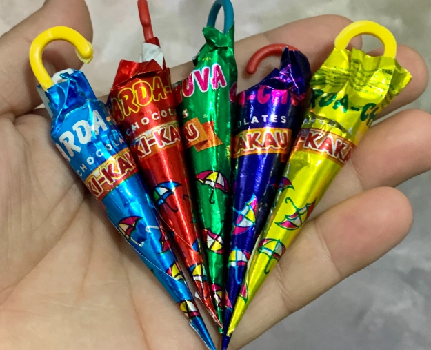 LyanKLevian's tweet photo. Quando a pontinha NÃO quebrava, eu me sentia ganhando na loteria 💙

(doces dos anos 80/90)

#nostalgia https://t.co/AcAv9hkT3d