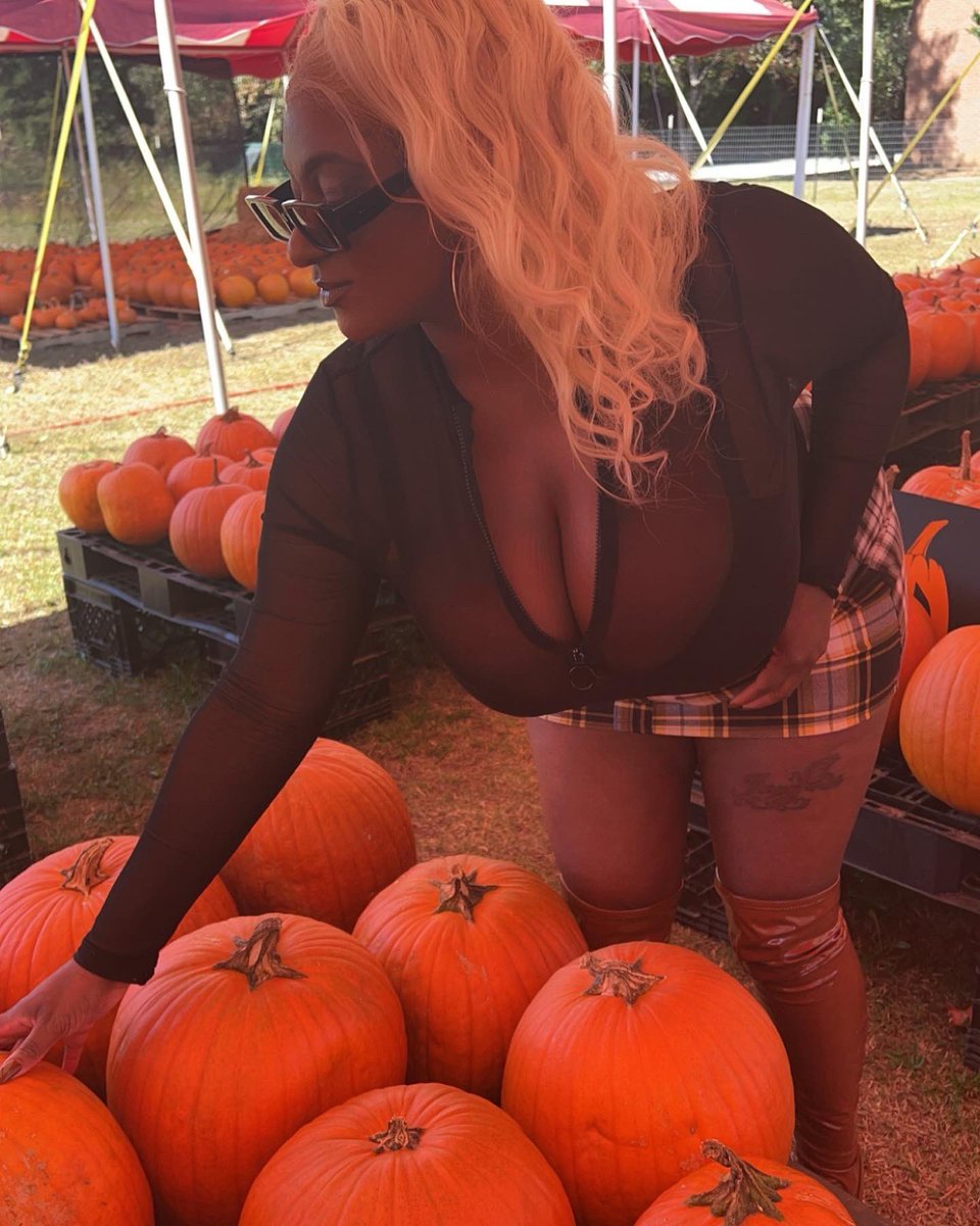 Londynn Vega on Twitter "I’m a autumn type of girl 🍂🍁"