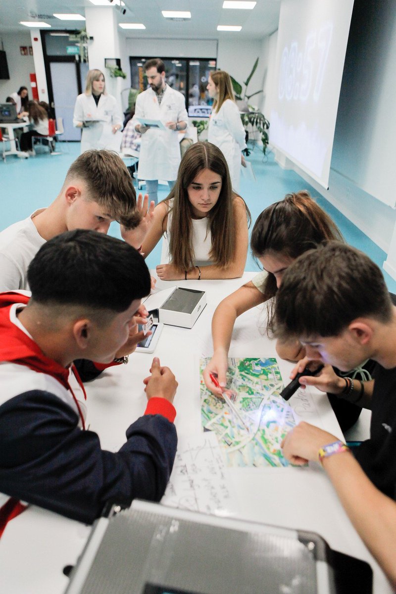 ASAPMEAragon's tweet photo. 🟠 20 jóvenes han "abierto portales" para descifrar un misterio que les conducirá a saber más sobre salud mental...
Una forma diferente de sensibilizar a la juventud en el #DiaMundialSaludMental
#DaleLikeALaSaludMental
#MINDTOPIA https://t.co/DLZAmdNPyr