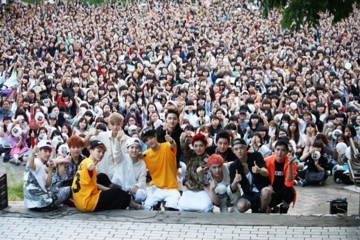 326oy's tweet photo. 나 시우민이랑 사진 세번 같이 찍음 ㅋ https://t.co/cTaanVttv9