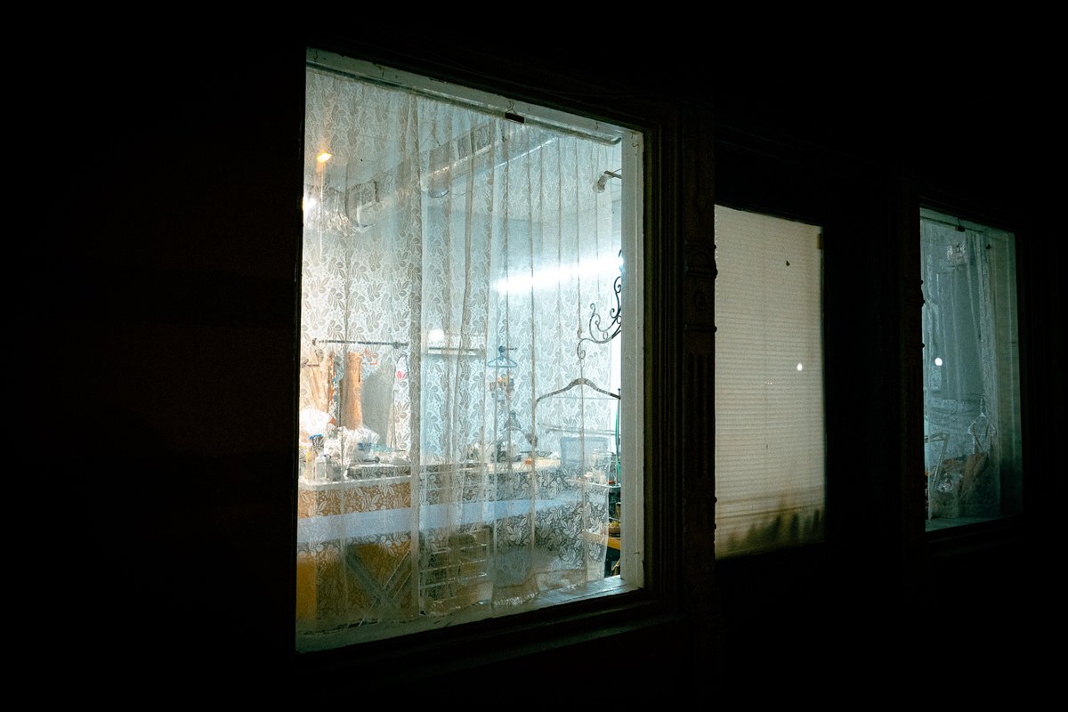 billwebbmemphis's tweet photo. #leica #leicavlux5 #mirrorlessphotography #billwebbjr #leicaphotography #leicaphoto #alterationshop #tailer #closed #night #ambient #ghostly https://t.co/8TvvkHU8J9