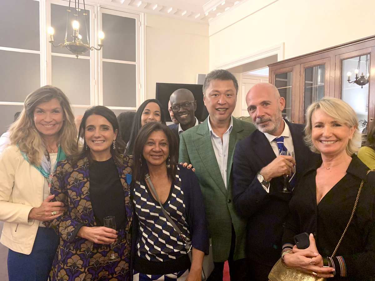 SandyBeky's tweet photo. Émotion, joie et retrouvailles aux côtés de @ACSarfati dont l’engagement sans relâche pour les femmes a été honoré de l’insigne de chevalière de l’Ordre national du Mérite 
@arianebenard75 @bianchi_ingrid @NajouaElatfani @PapANgom @nathaliepilhes 
@PaoliMarieClau1 
@mcmaheas https://t.co/gnhNro9RvL