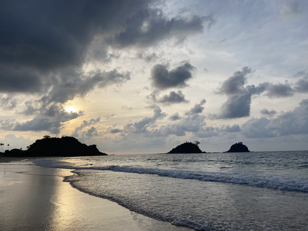 CeccaCecca's tweet photo. Cannot stop talking about this stunning weather in The Philippines after how awful BKK rainy season has been this year. Got so lucky on this holiday!☀️😎 https://t.co/tVjxUJKq0d