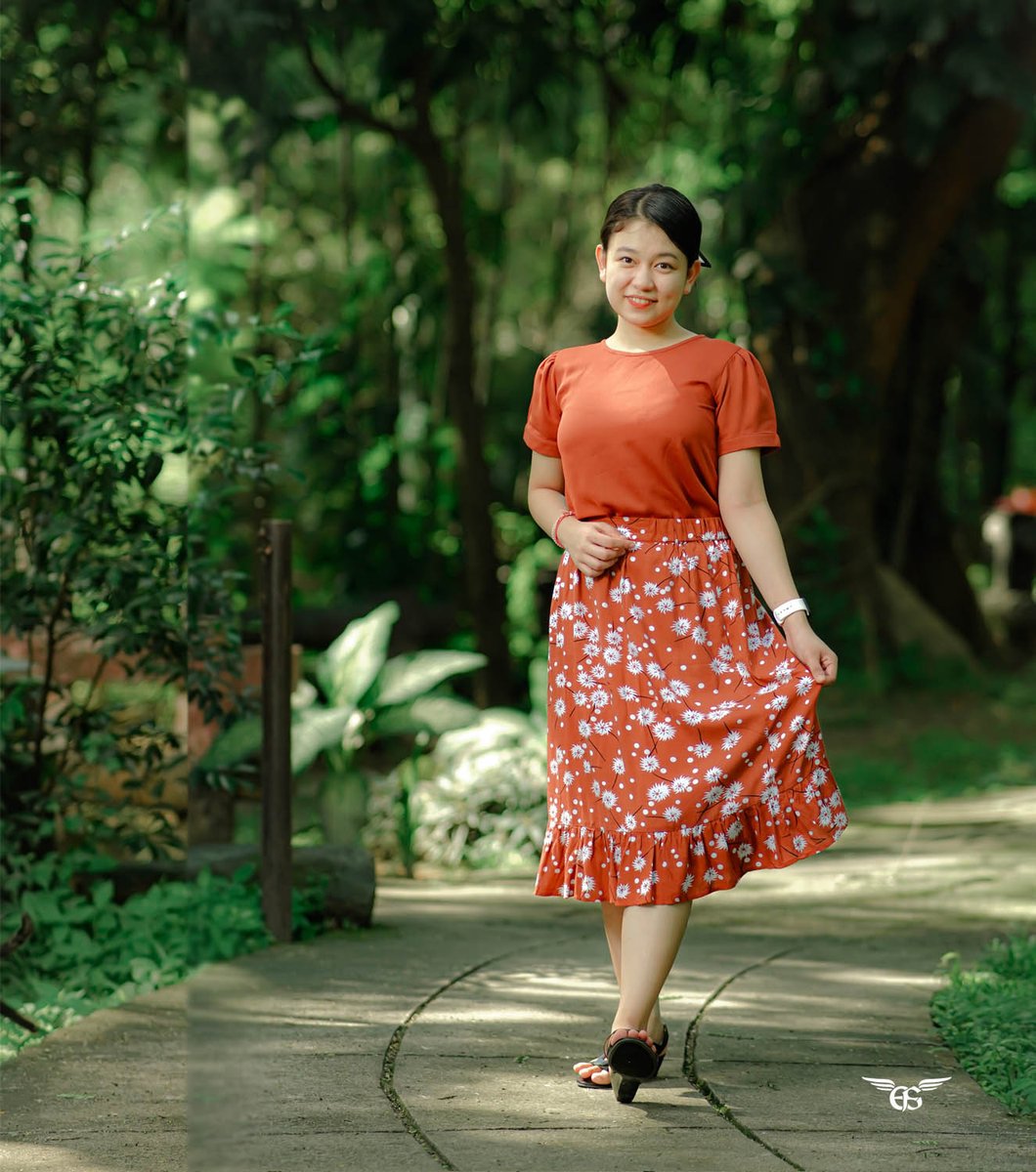 EFS_Apparel's tweet photo. Looking for an elegant and comfortable blouse-and-skirt combo that's perfect for any occasion? Check out Indra and Rainn today! Get this pair now!
Indra Blouse: P1,155.00
Rainn Skirt: P1,325.00
Also available on Shopee & Lazada Online Stores.
#MakingModestyALifestyle https://t.co/xNk22mBpr5