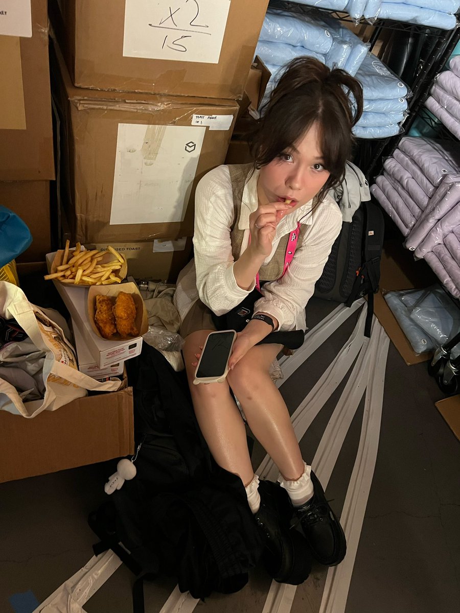 Dacchei's tweet image. She looked so guilty when I walked in on her chomping 😂❤️ @QuarterJade