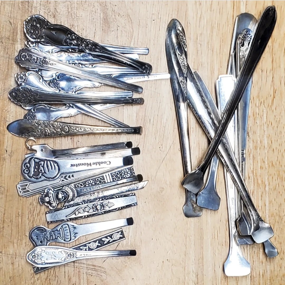 ShopMidnightJo's tweet photo. All prepped and ready to bend 💪
.
.
.
#midnightjo #spoonjewelry #spoonring #spoonrings #coinrings #upcycling #ecochic #ecofriendlyfashion #upcycledjewelry #handmadejewels #jewelersbench #jewelrymaking #behindthescenes https://t.co/9zghmSxU6A