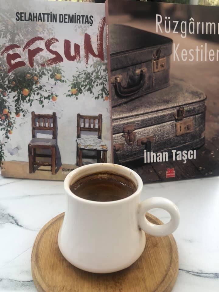 Kitap ve kahve kokusu bu dünyaya ait olamayacak kadar güzel….                         #ilhantasci                    #selahattindemirtaş